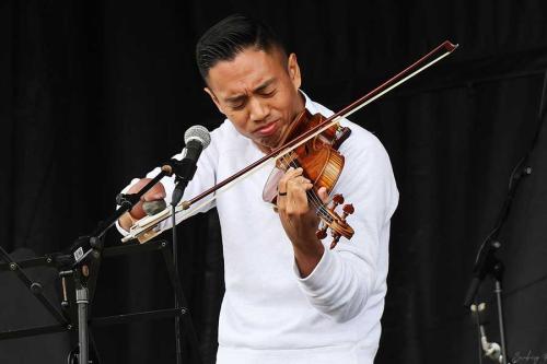  Adrian Anantawan performs